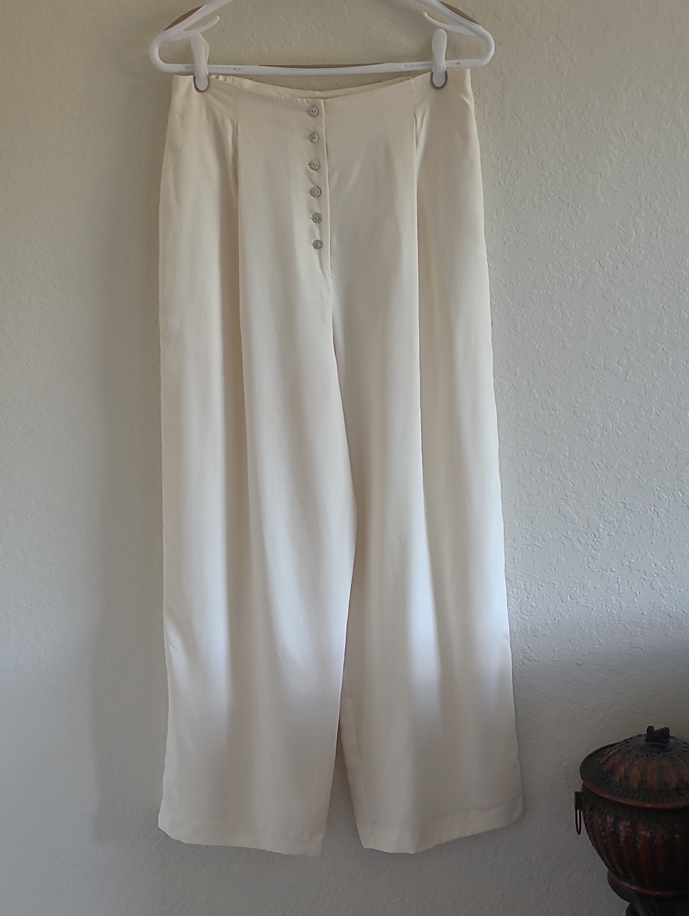 Express Silk Vanilla Cream Hi Rise Wide-Leg Button-Front  Pants. Sz. 11.